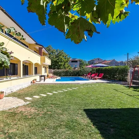 Holiday House 