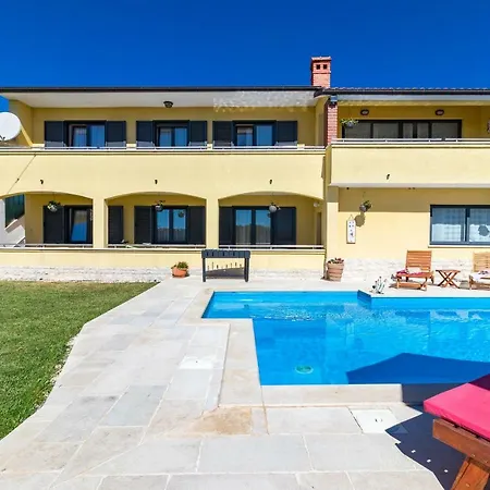Holiday House 