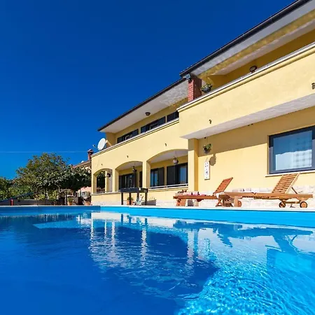 Holiday House 
