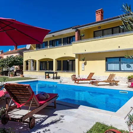 Holiday House 